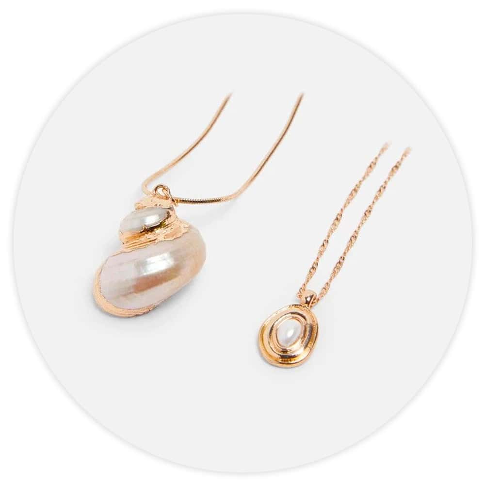 Shell Necklace Golden And Nacreous Turbo