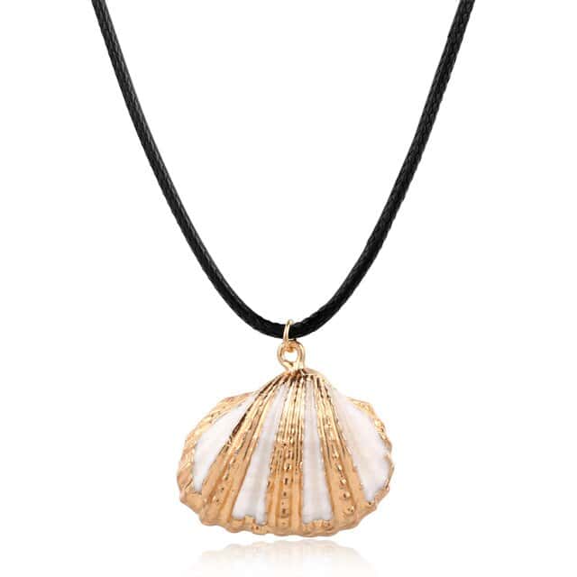 Shell Pendant Golden "Buccinum" Shell